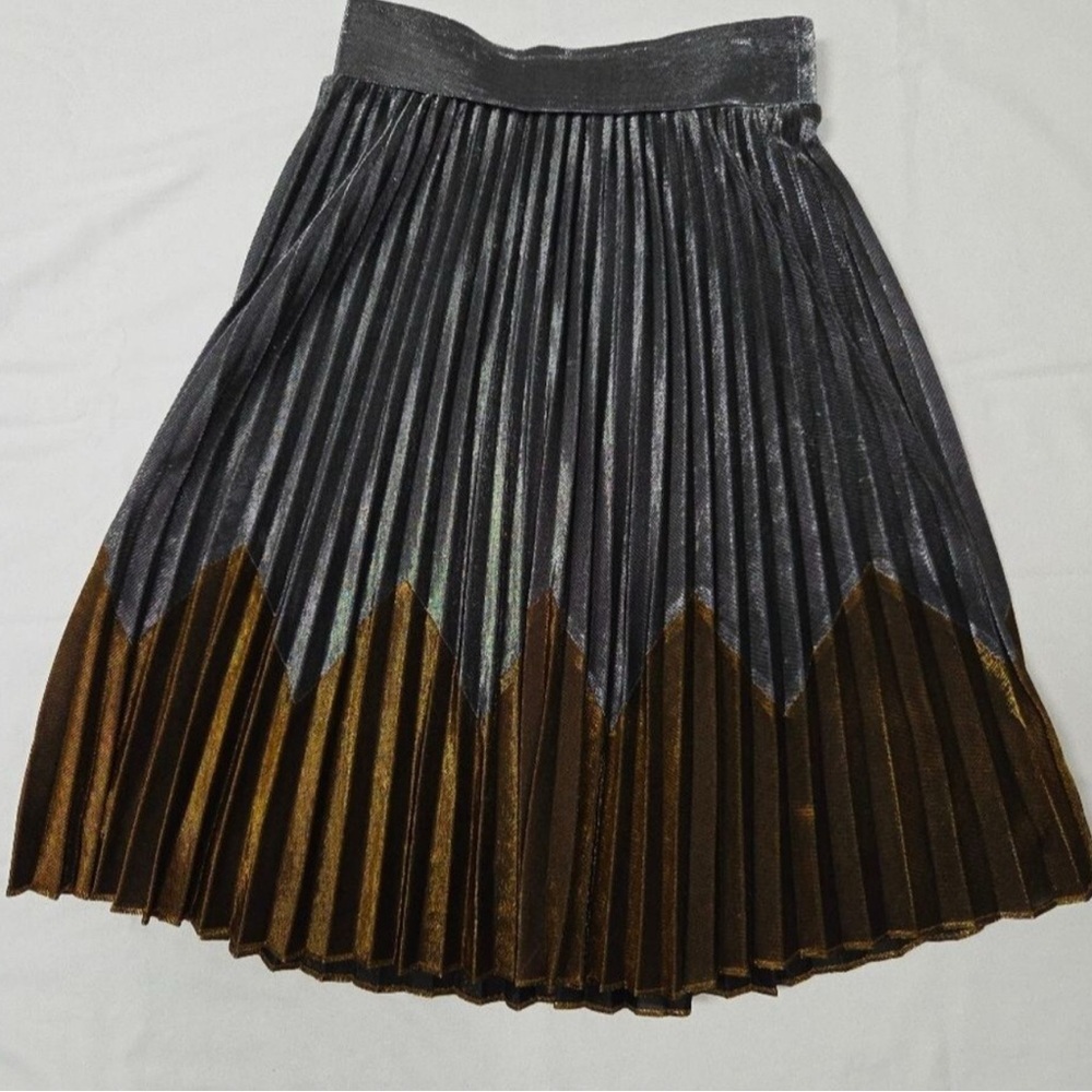 HD in Paris Gray and Gold A-Line Skirt - Picture 4 of 11